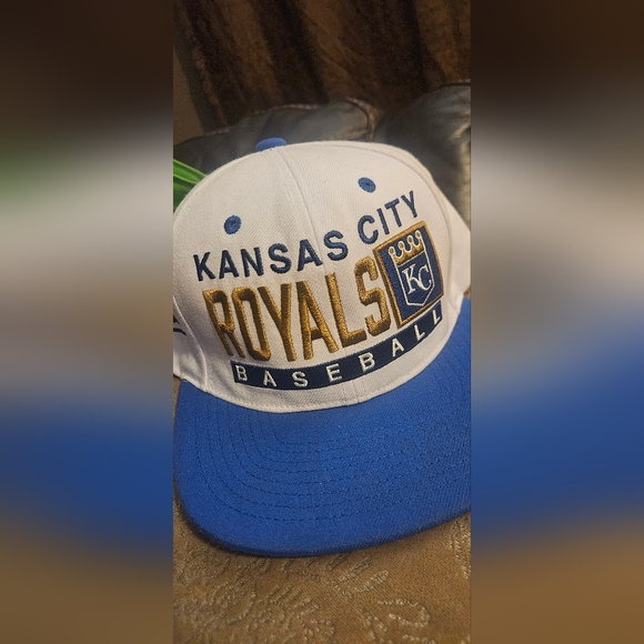 Royals Hat - Picture 2 of 5